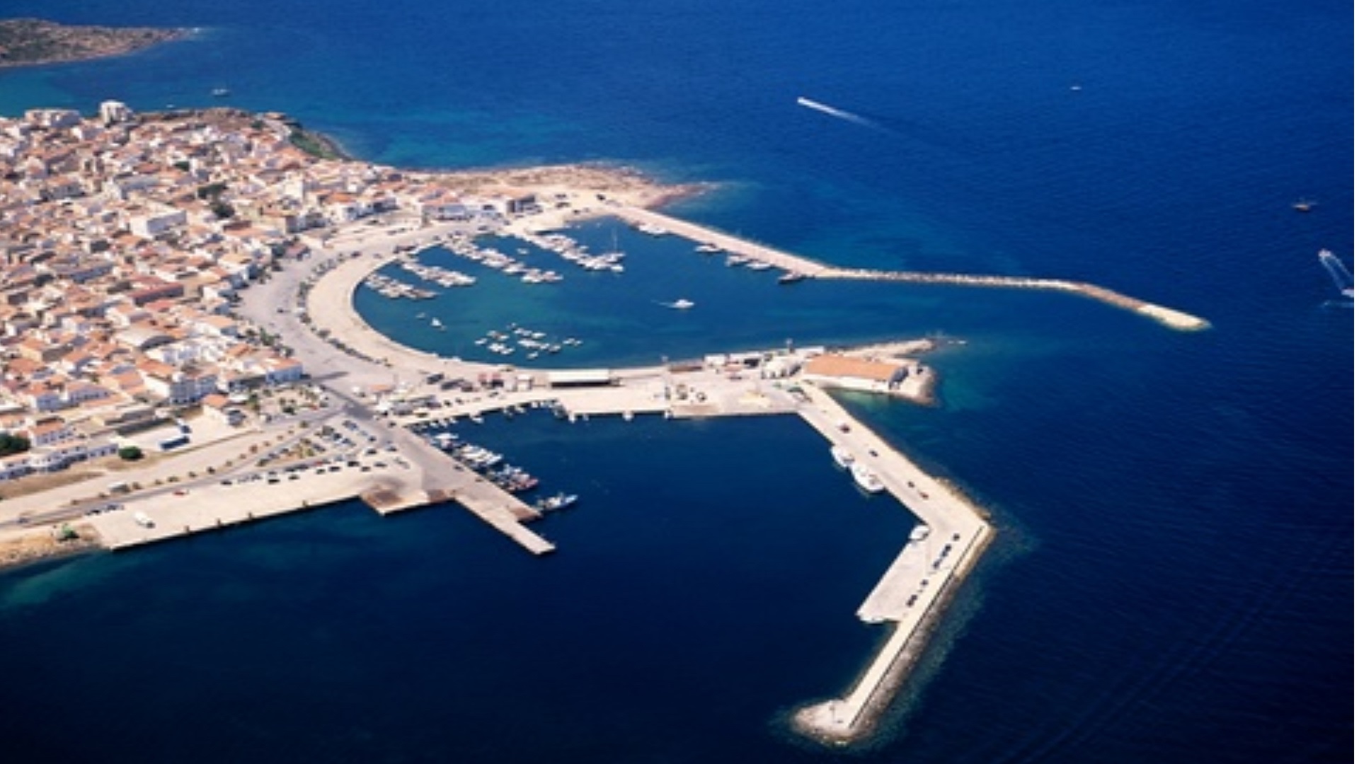 Opere di sottoflutto, banchinamenti ed escavo dei fondali del porto di Calasetta